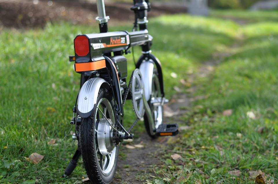 Airwheel R6 electric bike review