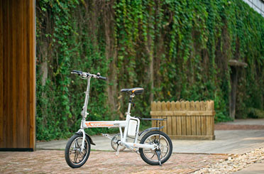 Airwheel R5 electric assist bikes review