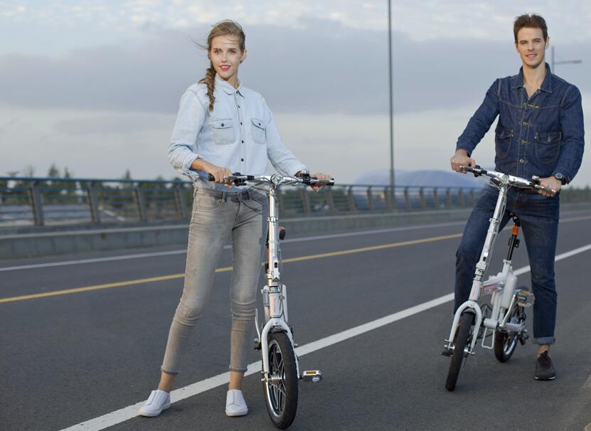 As the first electric moped bike and third e bike in Airwheel, R5 was born unique.